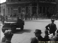 Jeeps und Zivilisten in Gelsenkirchen (Filmmaterial: National Archives)